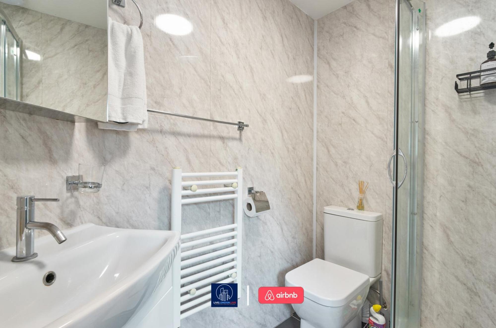 Last-Minute Specials L Sleeps Up To 4 Guests L One-Bedroom Apartment With King Bed And High Ceilings Near Camden By Live London Short Lets & Serviced Accommodation Екстериор снимка